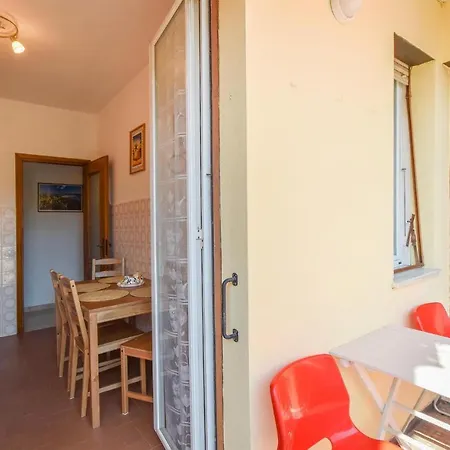 1 Bedroom Stunning In Рекко